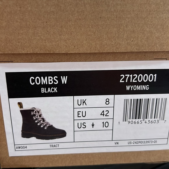 🔥 COMBS FAUX SHEARLING LINED CASUAL BOOTS NWT 🖤 - Picture 8 of 13